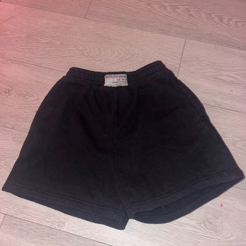 PrettyLittleThing Black sweat Shorts